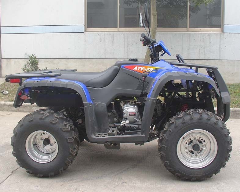 Vollautomatische Zweisitzer-vierrädrige Droschke der Rückseiten-300cc 2 * wassergekühlte Antriebswelle 4