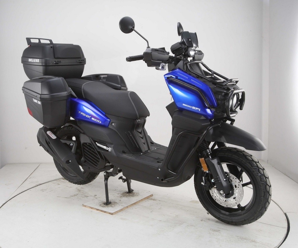 Neuer Militär-Scooter 200 Tank 200 Efi Deluxe Modell mit größeren Reifen und Seitengepäckträgern